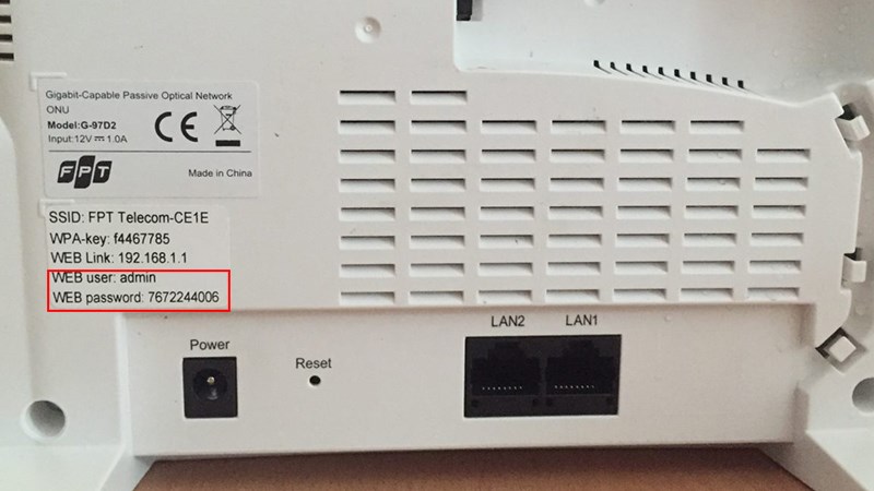 Tuy nhiên, 1 số dòng modem FPT mật khẩu và tên đăng nhập có sự thay đổi ngẫu nhiên. Bạn cũng có thể tìm chúng ngay bên dưới modem FPT.
